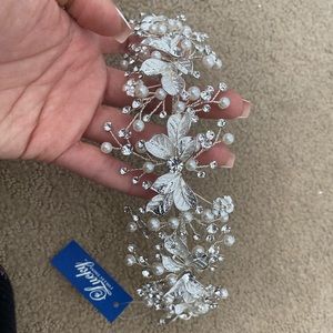 Ivory bridal headpiece with pearls